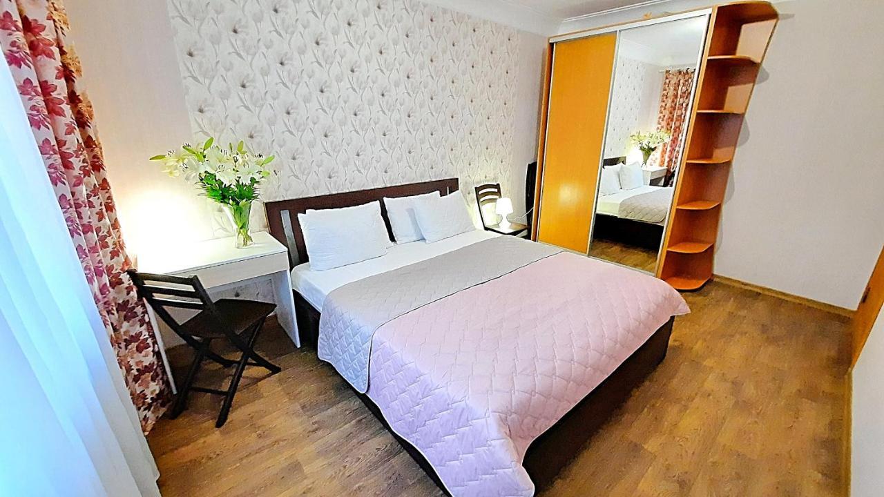 Alex Apartments: With White Gazebo View Apartment *