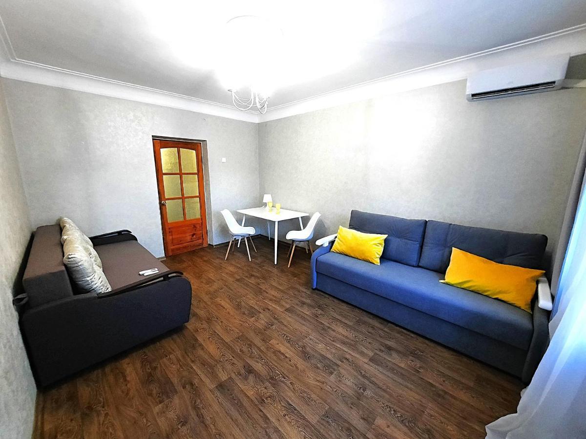 Alex Apartments: With White Gazebo View