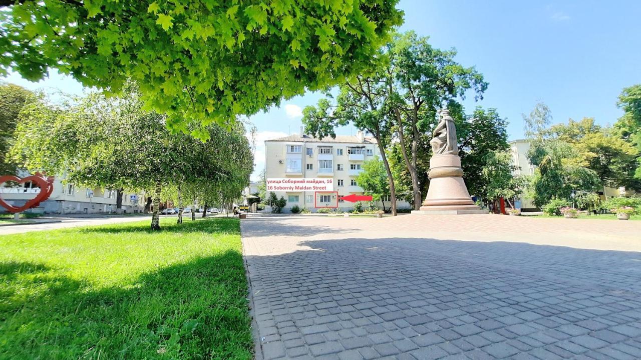 Alex Apartments: With White Gazebo View Apartment Poltava