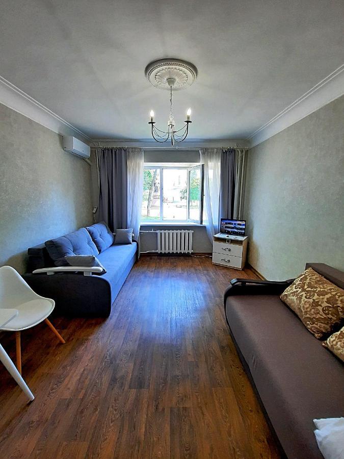 Alex Apartments: With White Gazebo View Apartment